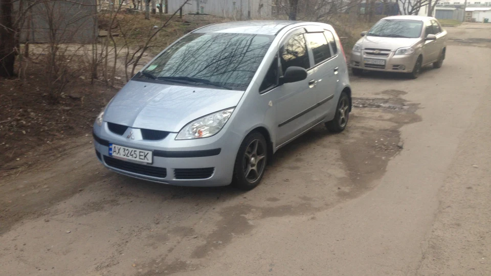 Mitsubishi Colt Дрібний стрілець 3