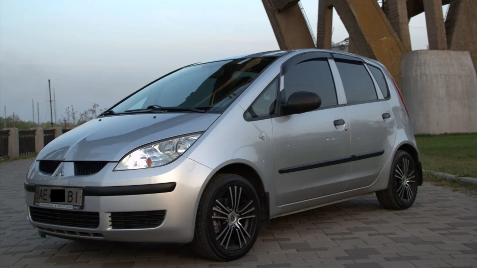 Mitsubishi Colt Quietly Brilliant 3