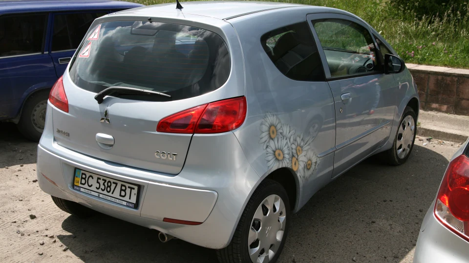 Mitsubishi Colt Ромашки 2