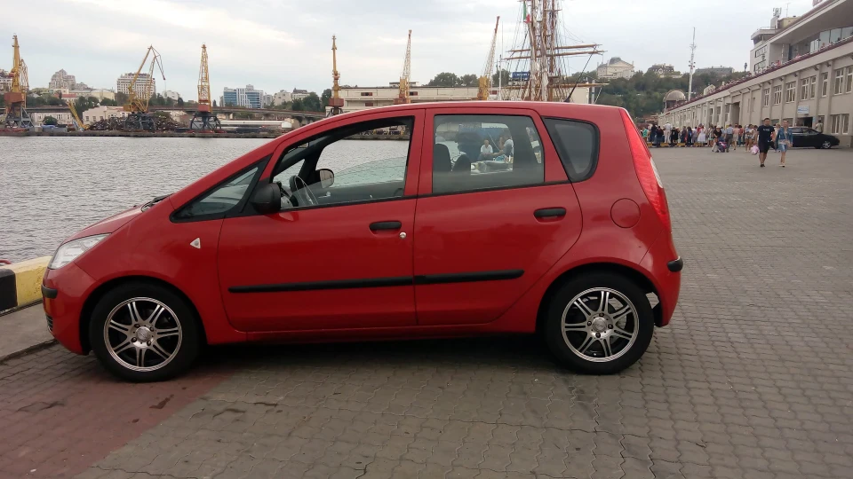 Mitsubishi Colt Скажений бусик