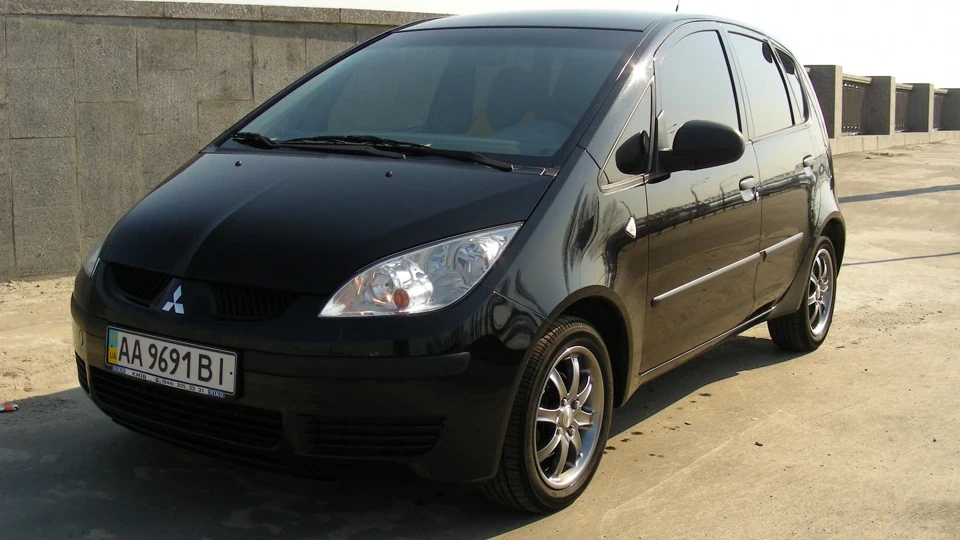 Mitsubishi Colt Version R 2