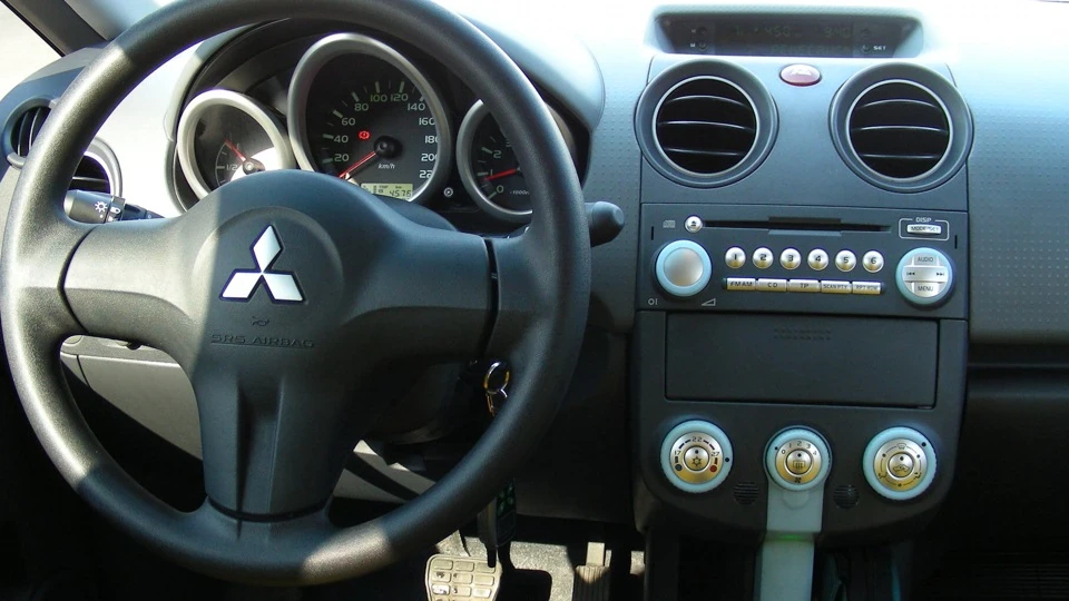 Mitsubishi Colt Version R 4
