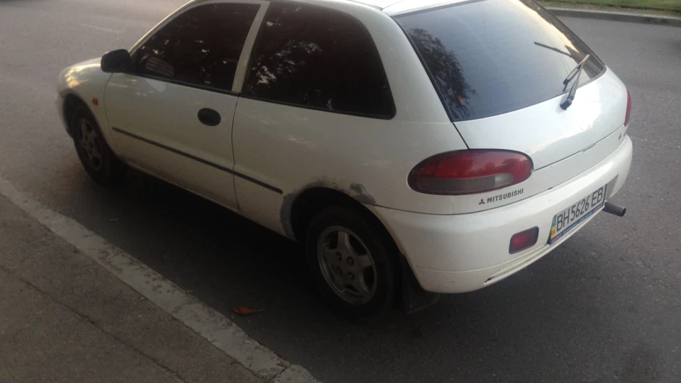 Mitsubishi Colt хом'як (CA0) 2