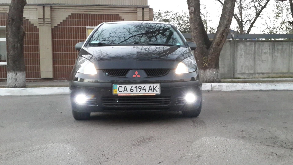 Mitsubishi Colt Z34A 2