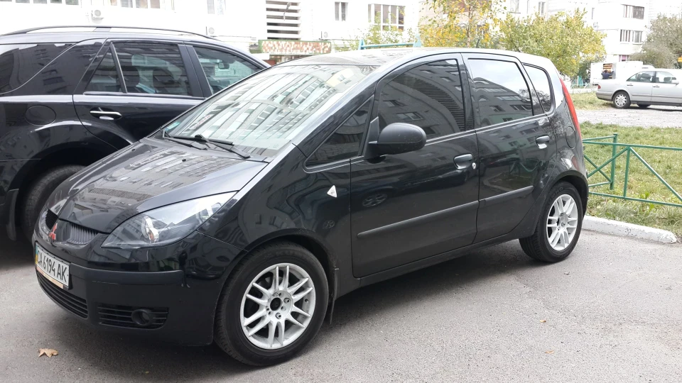 Mitsubishi Colt Z34A 3