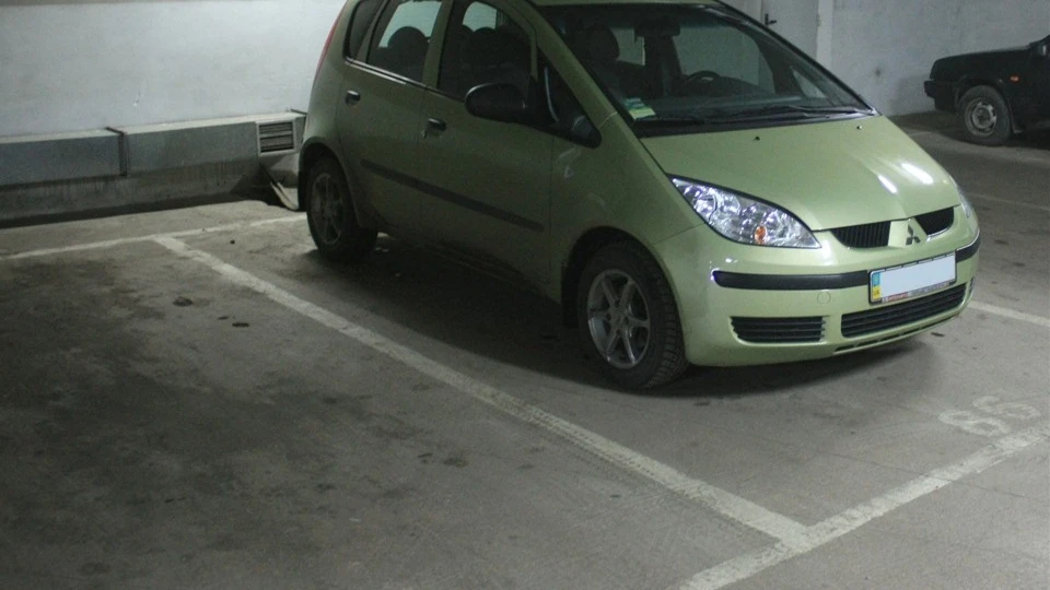 Mitsubishi Colt зелений 4