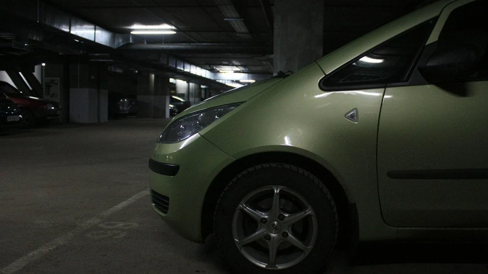 Mitsubishi Colt зелений 5