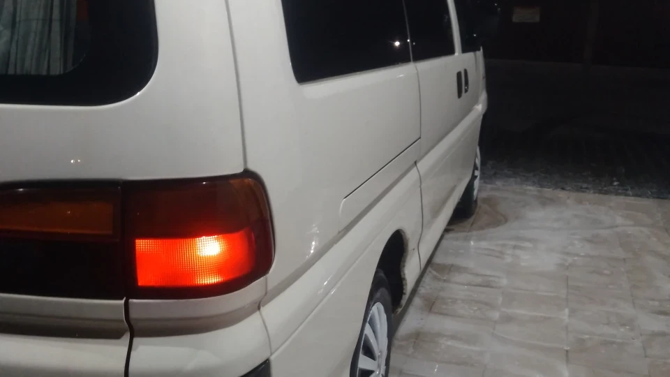 Mitsubishi Delica Блондинка на турбо дизел