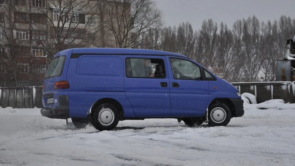 Mitsubishi Delica синій ХуЛіГаН 4