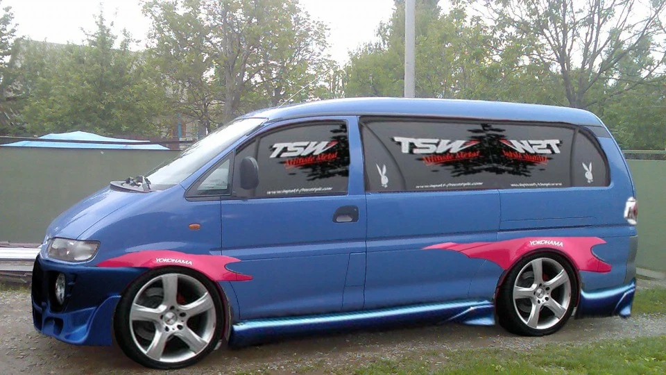Mitsubishi Delica синій ХуЛіГаН 5