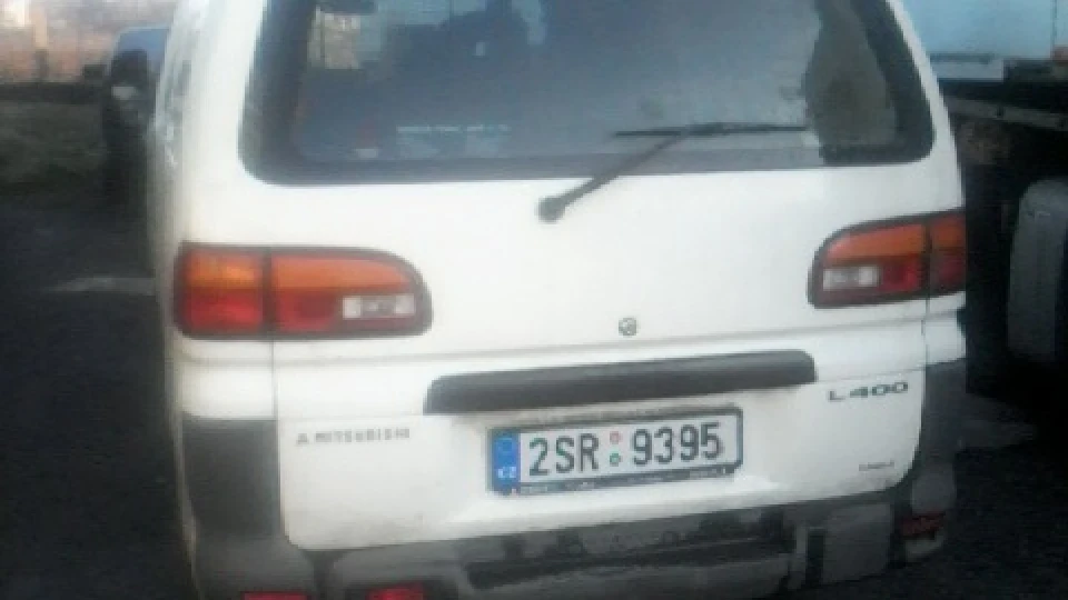 Mitsubishi Delica White 2