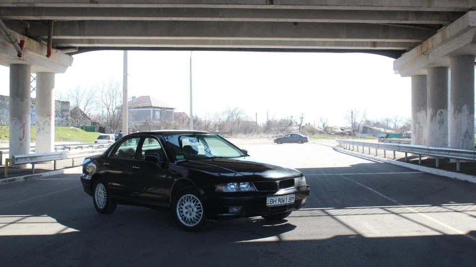 Mitsubishi Diamante 4