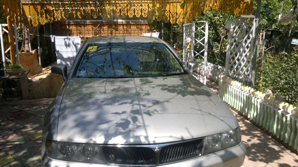 Mitsubishi Diamante 3