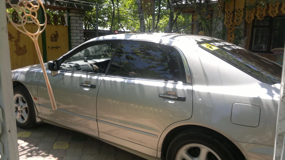 Mitsubishi Diamante 5