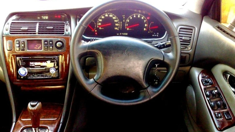 Mitsubishi Diamante 2,5 200 л.с 3