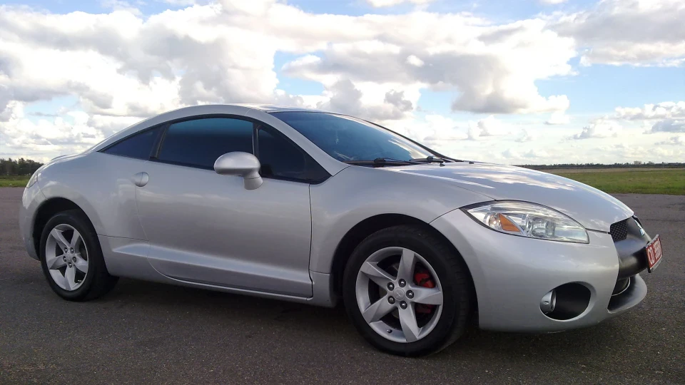 Mitsubishi Eclipse 4G 3