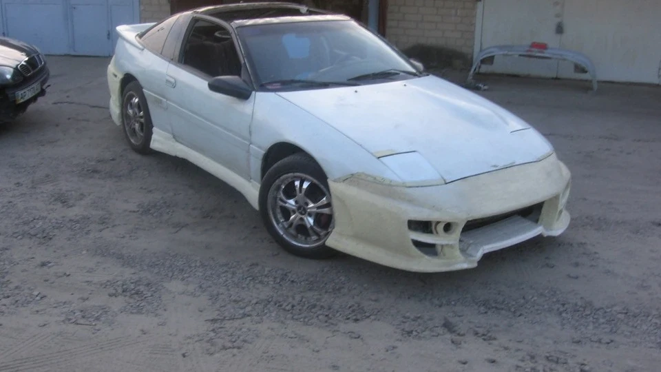 Mitsubishi Eclipse колишня блондинка 3