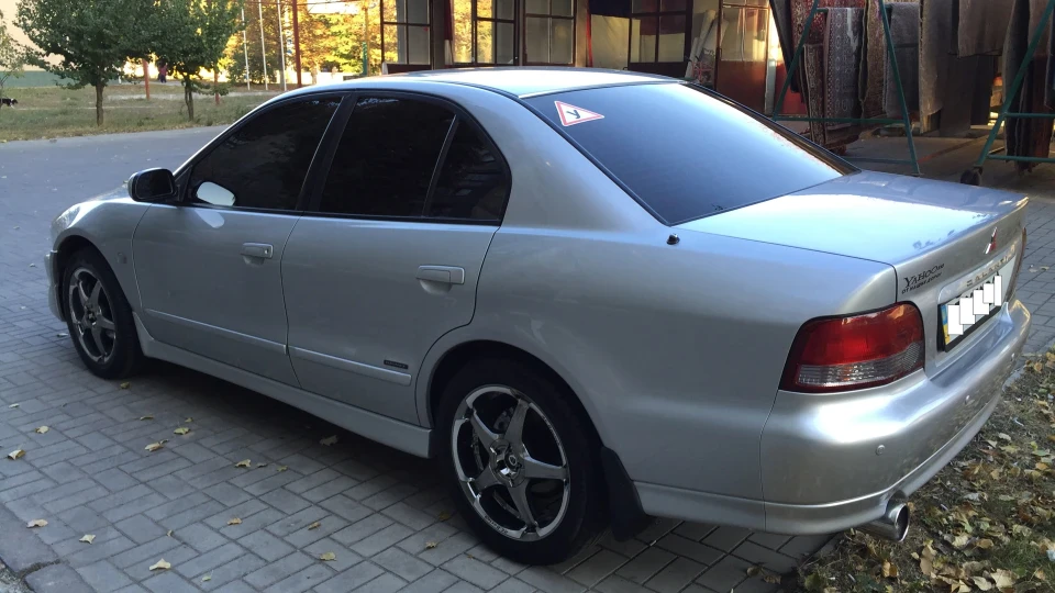 Mitsubishi Galant 4