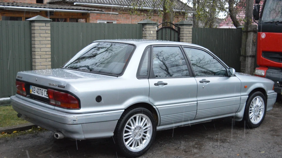 Mitsubishi Galant 2