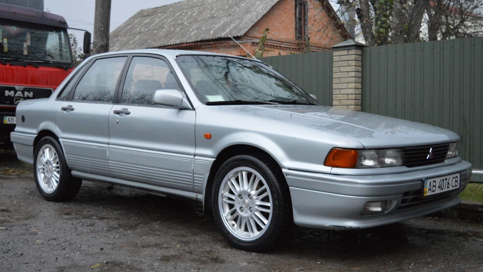 Mitsubishi Galant 3