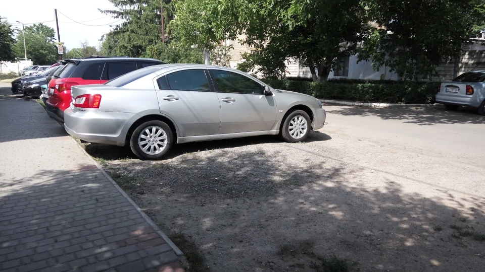 Mitsubishi Galant 5