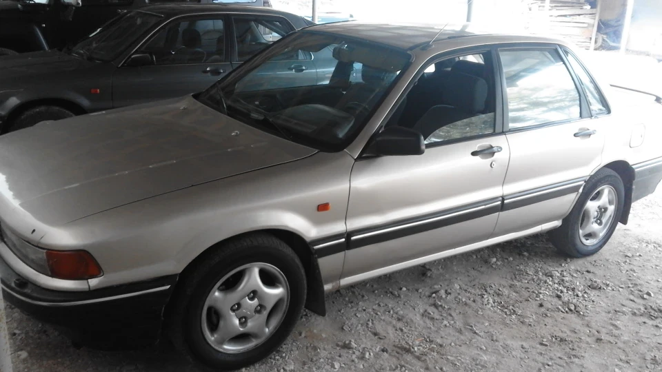 Mitsubishi Galant