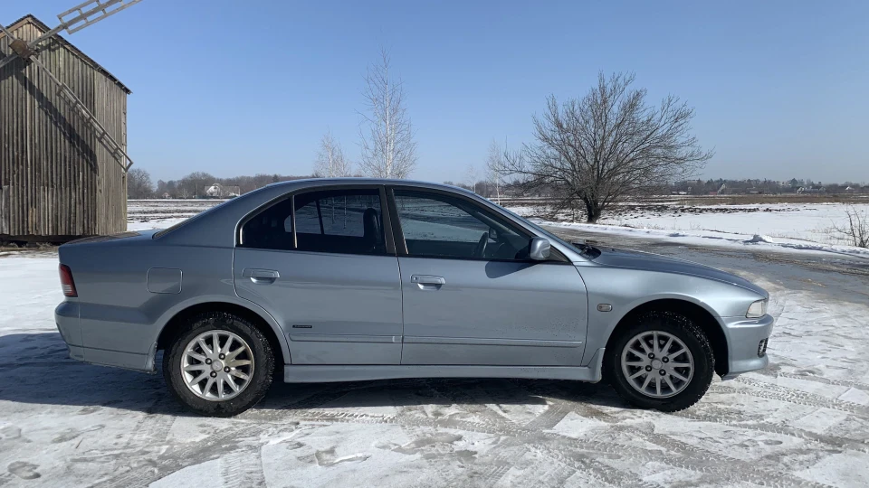 Mitsubishi Galant 4