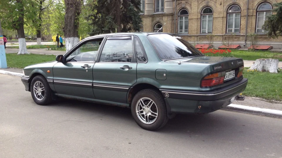 Mitsubishi Galant 2