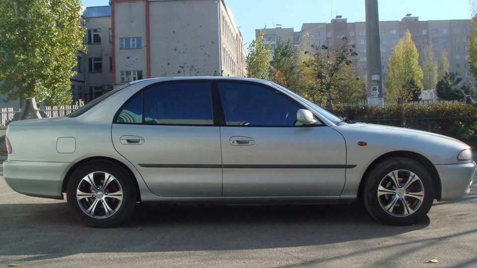 Mitsubishi Galant 2