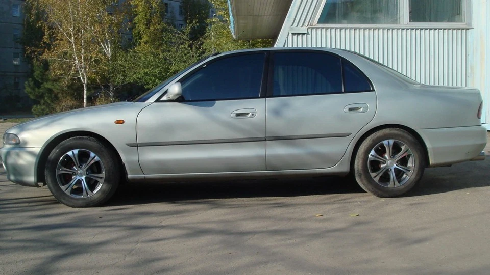 Mitsubishi Galant 4