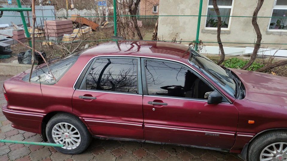 Mitsubishi Galant 2