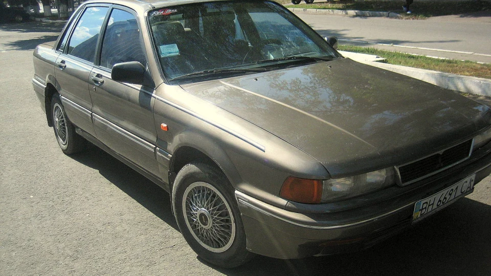 Mitsubishi Galant 4