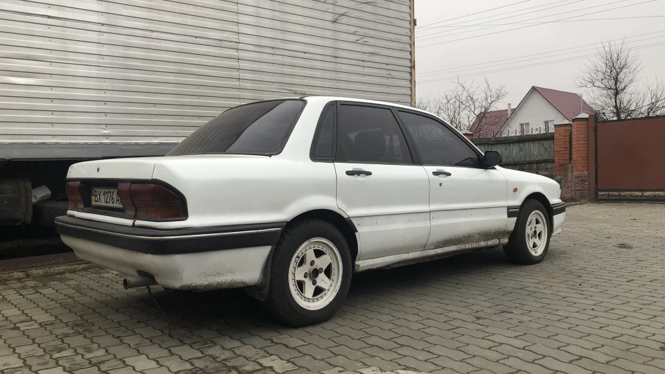Mitsubishi Galant 3