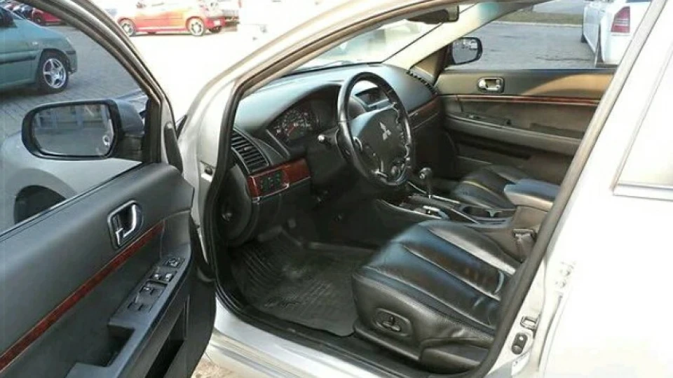 Mitsubishi Galant 4