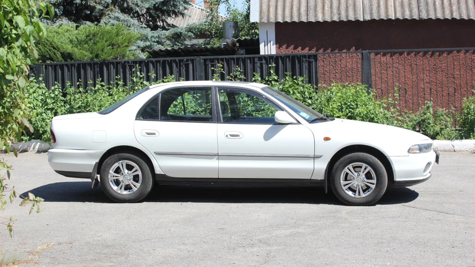 Mitsubishi Galant 3