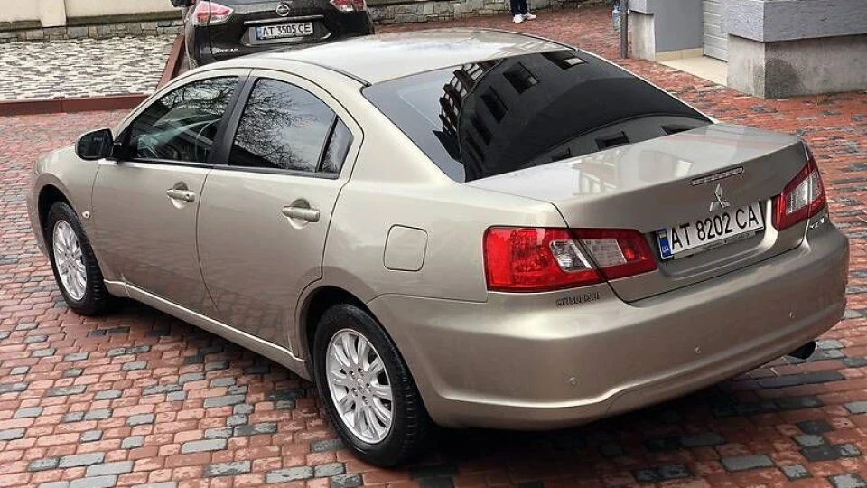 Mitsubishi Galant 3