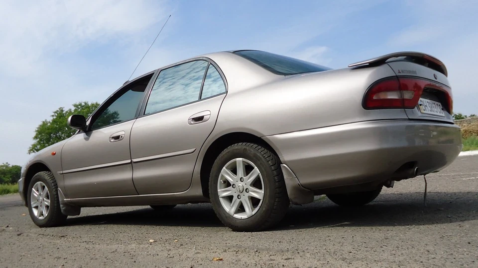 Mitsubishi Galant 2