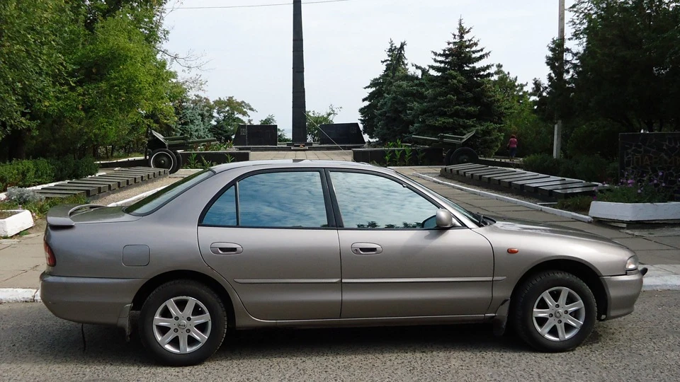 Mitsubishi Galant 3