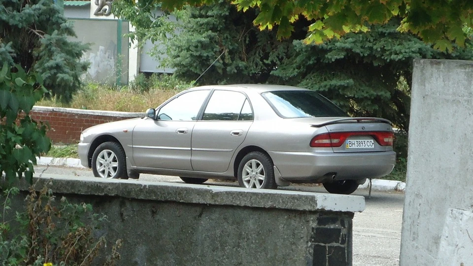 Mitsubishi Galant 4