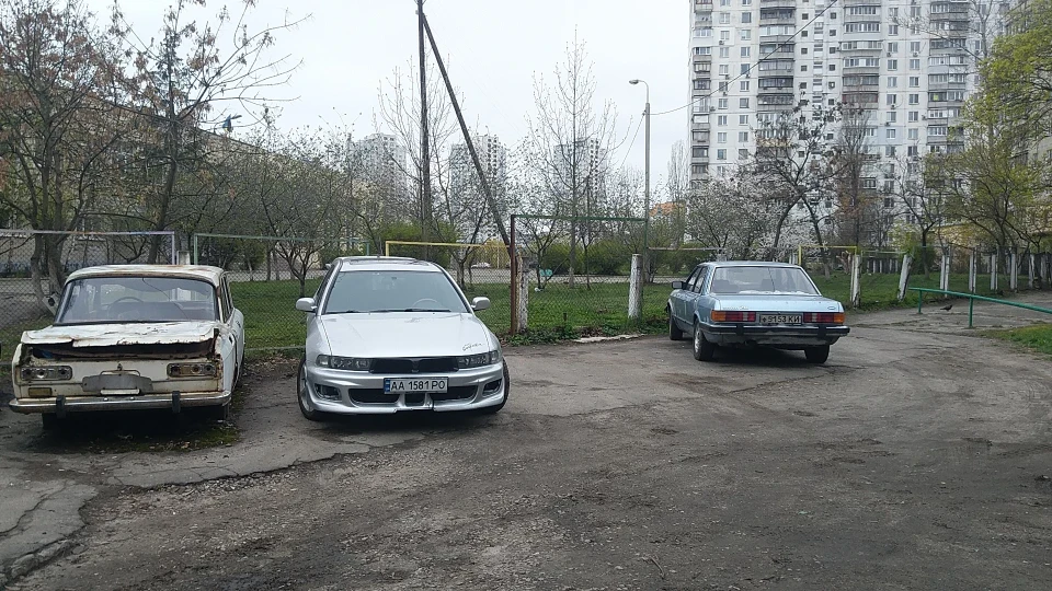 Mitsubishi Galant 4