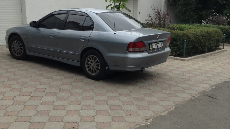 Mitsubishi Galant 4