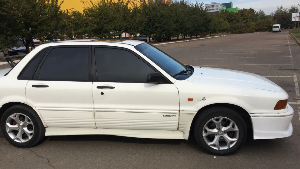 Mitsubishi Galant 3