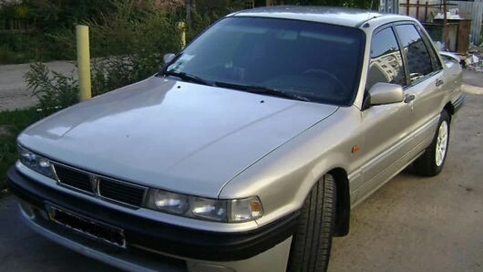 Mitsubishi Galant 3