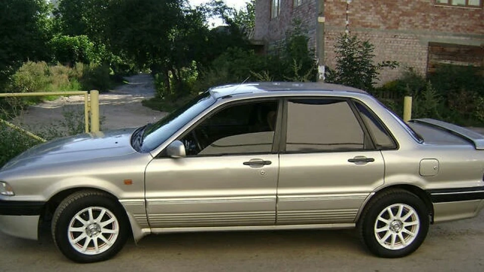 Mitsubishi Galant 4