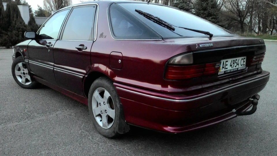 Mitsubishi Galant 3