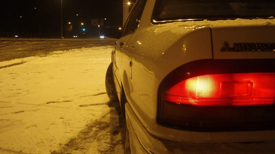 Mitsubishi Galant 1.8 White Metallic 4