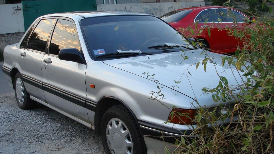 Mitsubishi Galant 1.8 3