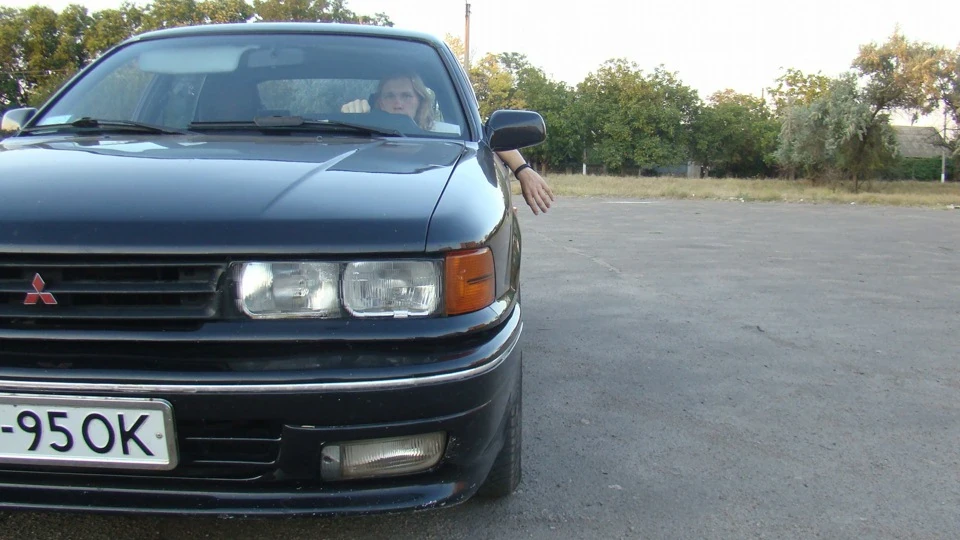 Mitsubishi Galant 2.0 LE hatch back 4
