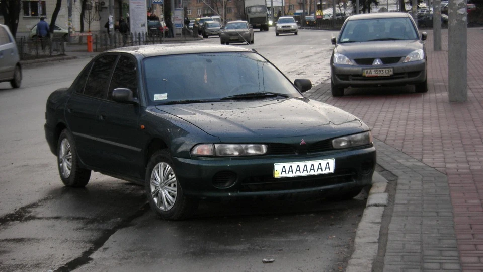 Mitsubishi Galant 2.0L Green 3