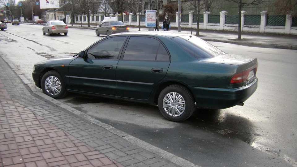 Mitsubishi Galant 2.0L Green 4